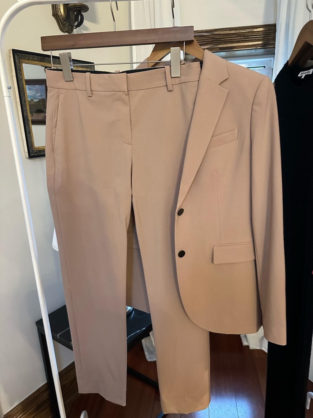 Women’s theory suit